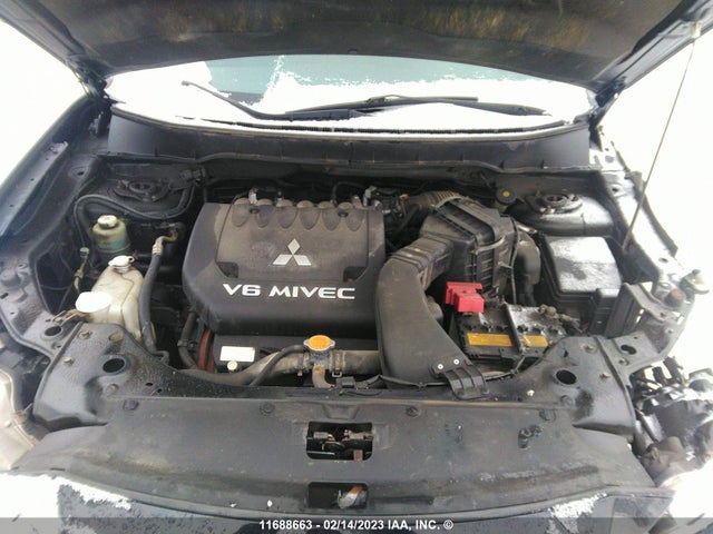 JA4JT3AX8DU600671 Mitsubishi Outlander Se
