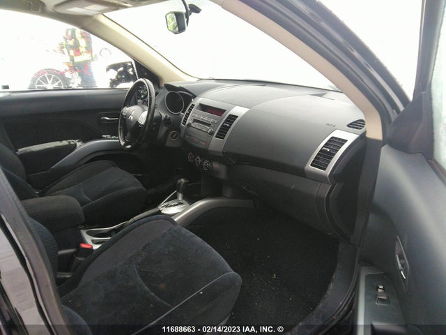 JA4JT3AX8DU600671 Mitsubishi Outlander Se