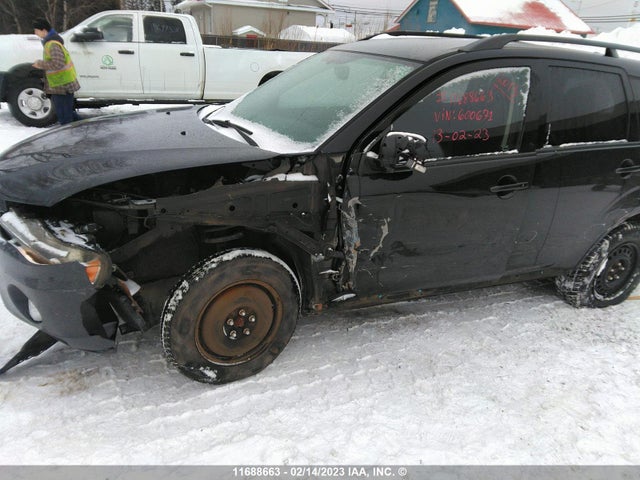 JA4JT3AX8DU600671 Mitsubishi Outlander Se