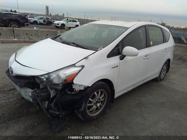 Toyota PRIUS V 2015 JTDZN3EU4FJ023600 Image 2