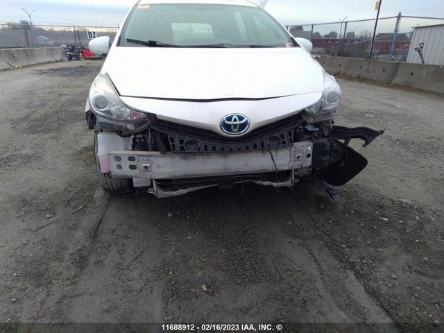 Toyota PRIUS V 2015 JTDZN3EU4FJ023600 Image 8