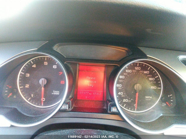 WAUGFAFR4BA008847 Audi A5 PREMIUM