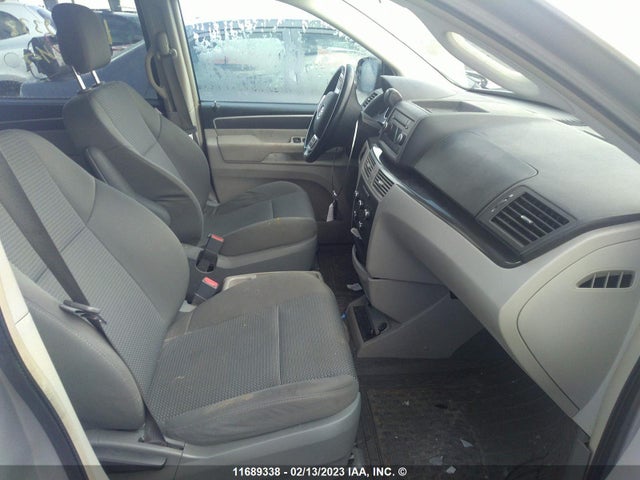 Volkswagen Routan S 2011 2V4RW4DG5BR724169 Image 7
