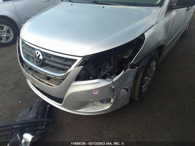 Volkswagen Routan S 2011 2V4RW4DG5BR724169 Image 8