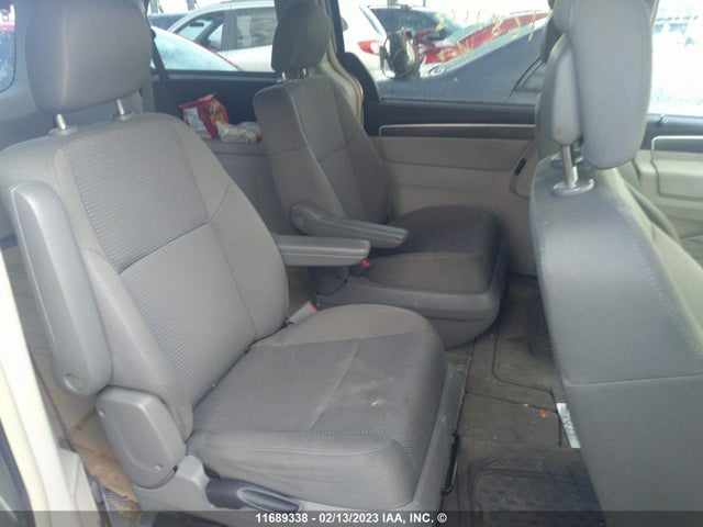 Volkswagen Routan S 2011 2V4RW4DG5BR724169 Image 10