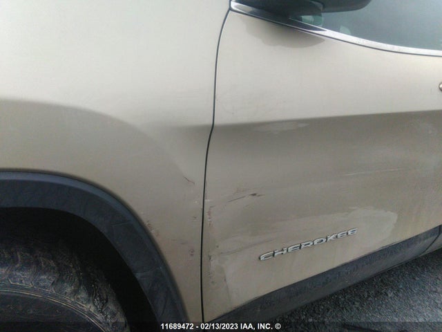 1C4PJMCB9FW773152 Jeep Cherokee Latitude