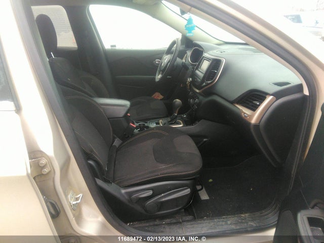 1C4PJMCB9FW773152 Jeep Cherokee Latitude