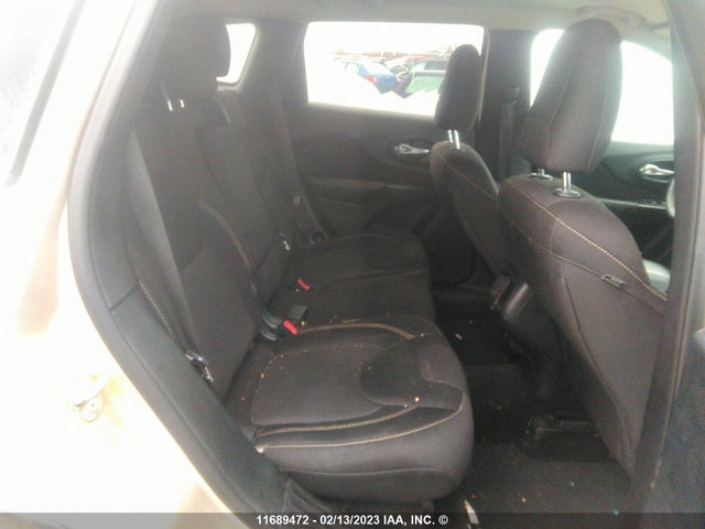 1C4PJMCB9FW773152 Jeep Cherokee Latitude