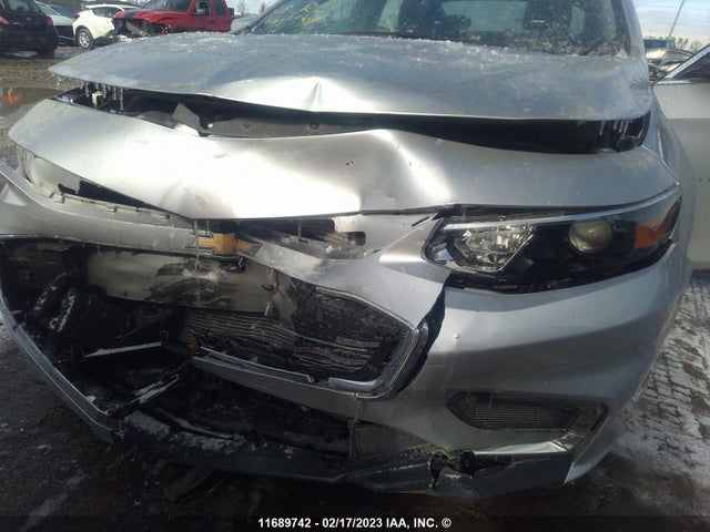1G1ZD5STXJF247727 Chevrolet Malibu