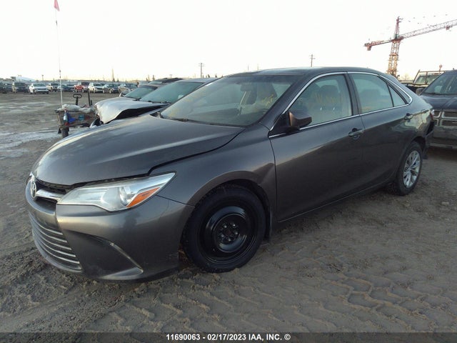 2015 Toyota Camry Le/xle/se/xse მანქანა იყიდება აუქციონზე, vin: 4T1BF1FK4FU011666, აუქციონის ნომერი: 11690063