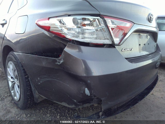 2015 Toyota Camry Le/xle/se/xse მანქანა იყიდება აუქციონზე, vin: 4T1BF1FK4FU011666, აუქციონის ნომერი: 11690063