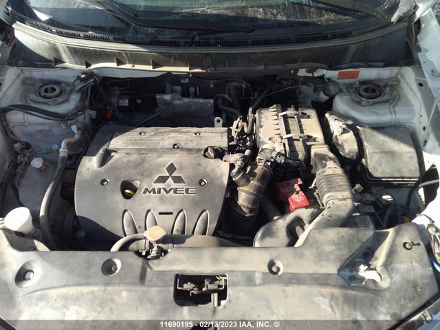 JA4AJ3AU9BZ602523 Mitsubishi RVR SE