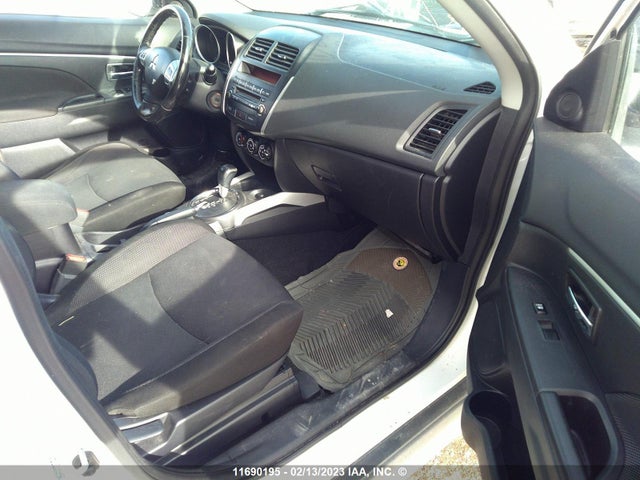 JA4AJ3AU9BZ602523 Mitsubishi RVR SE