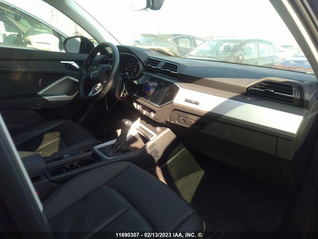 WA1AUCF3XM1072930 Audi Q3 Premium 40