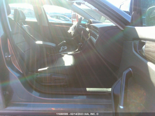 1VWBA7A38MC010817 Volkswagen Passat Highline