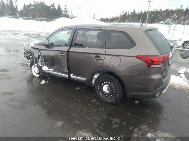 JA4AZ2A34GZ601040 Mitsubishi Outlander Es