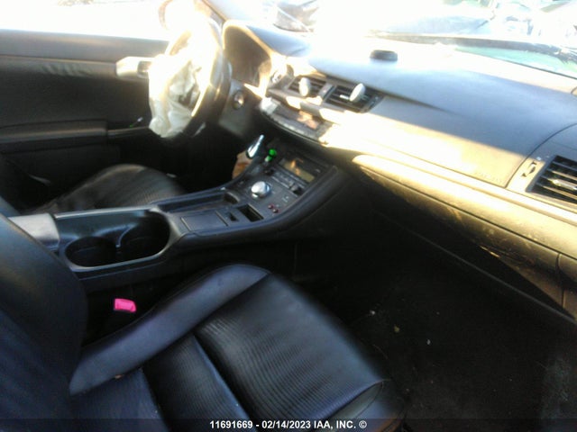 JTHKD5BH7B2035850 Lexus CT 200