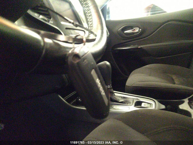 1C4PJMCX0LD586563 Jeep Cherokee Latitude