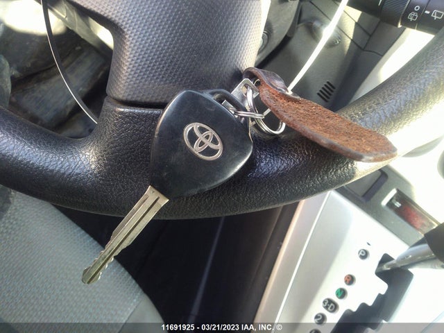 Toyota Corolla Matrix S 2010 2T1LE4EE4AC013609 Image 3