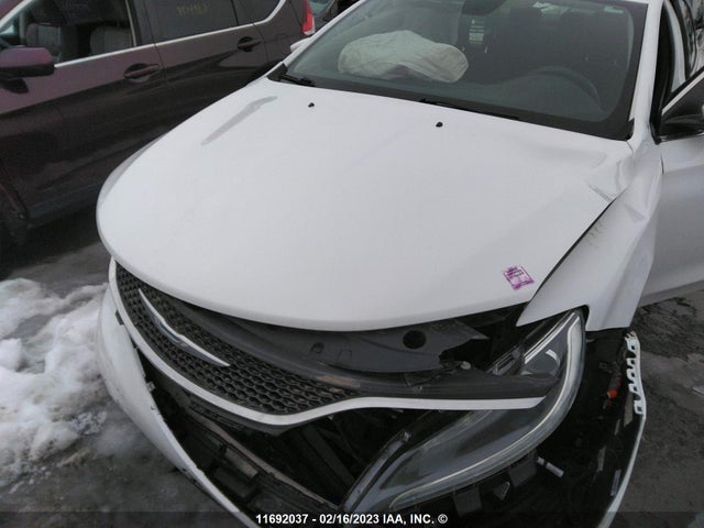 1C3CCCFB1FN686113 Chrysler 200 LX