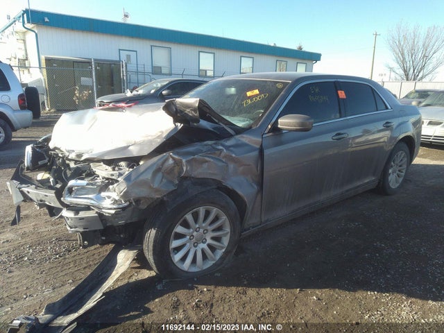 Chrysler 300 2014 2C3CCAAG4EH141750 Image 2