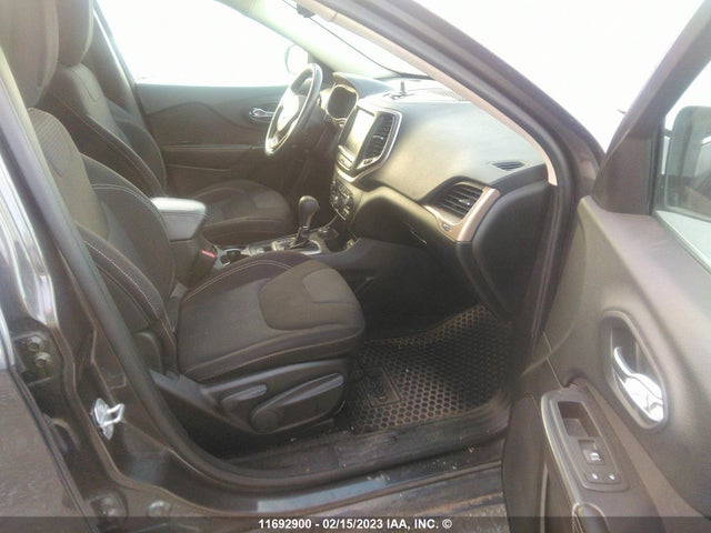 1C4PJMCS7FW588131 Jeep Cherokee Latitude