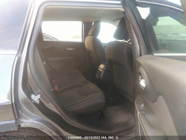 1C4PJMCS7FW588131 Jeep Cherokee Latitude