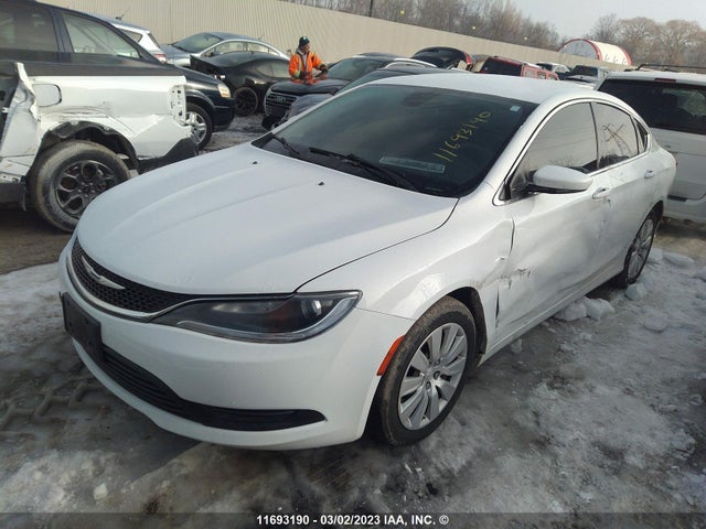 Chrysler 200 LX 2015 1C3CCCFB4FN623491 Image 2