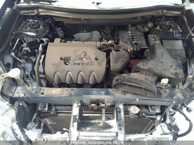 JA4AD2A3XGZ600960 Mitsubishi Outlander Es