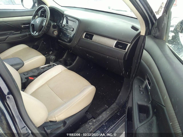 JA4AD2A3XGZ600960 Mitsubishi Outlander Es