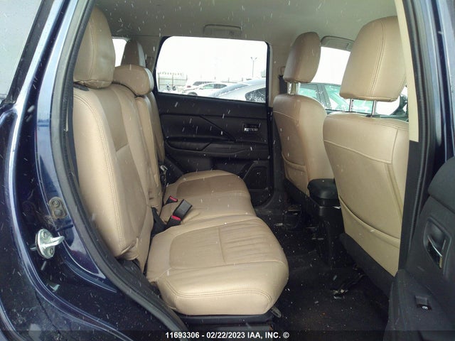 JA4AD2A3XGZ600960 Mitsubishi Outlander Es