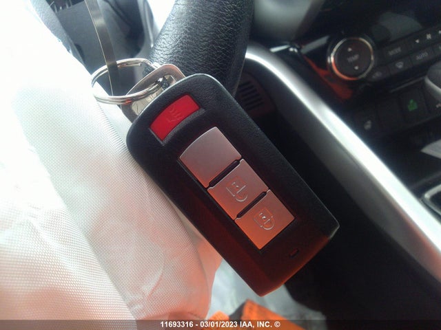 JA4AT4AAXJZ608898 Mitsubishi Eclipse Cross Le