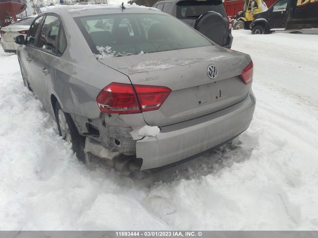 1VWAH7A35DC007607 Volkswagen PASSAT S