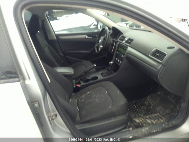 1VWAH7A35DC007607 Volkswagen PASSAT S