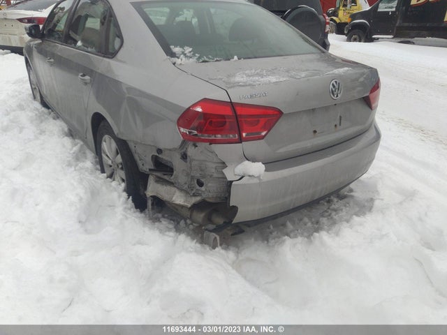 1VWAH7A35DC007607 Volkswagen PASSAT S