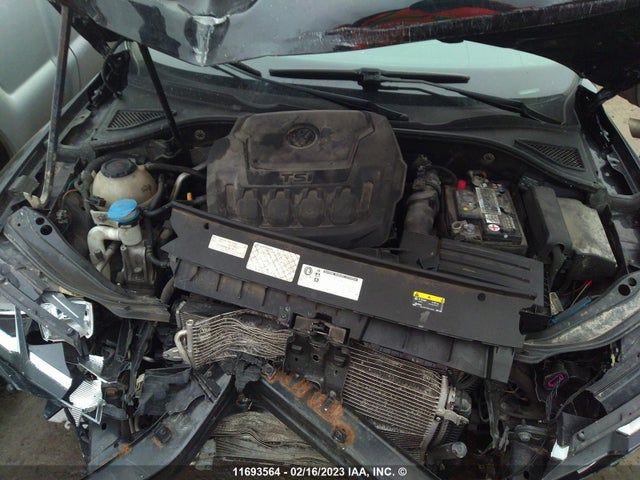 1VWAA7A38JC031495 Volkswagen Passat S/r-line