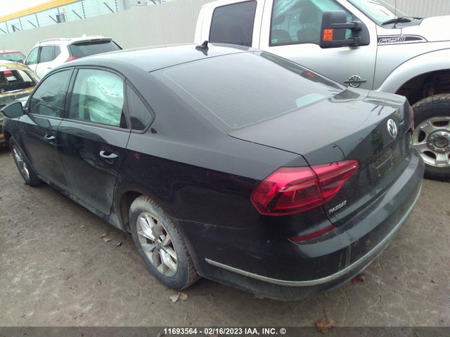 1VWAA7A38JC031495 Volkswagen Passat S/r-line