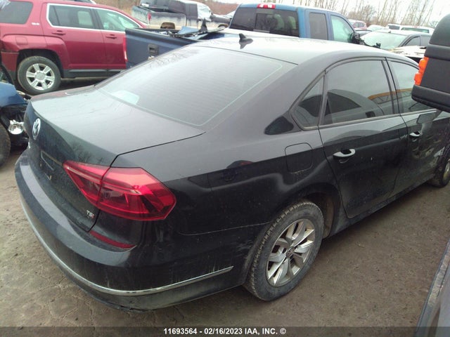 1VWAA7A38JC031495 Volkswagen Passat S/r-line