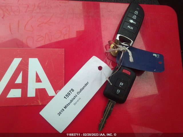 JA4AZ2A38KZ610221 Mitsubishi Outlander Es
