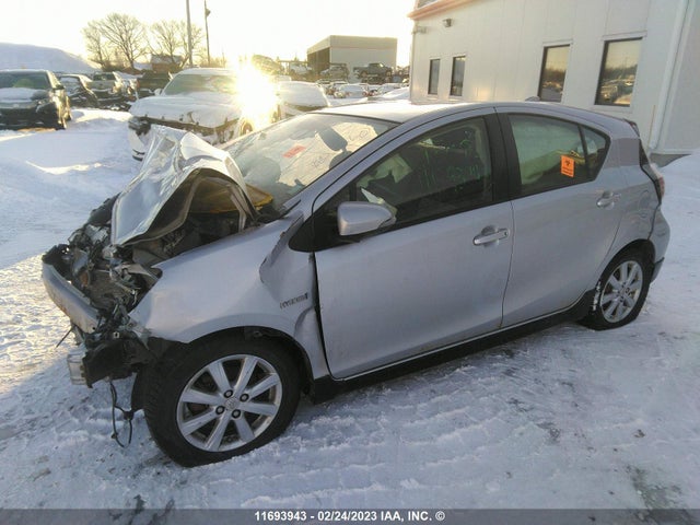 Toyota PRIUS C 2017 JTDKDTB38H1596678 Image 2