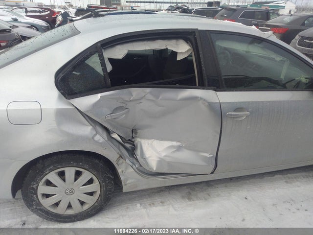 3VW2K7AJ0FM341128 Volkswagen JETTA S