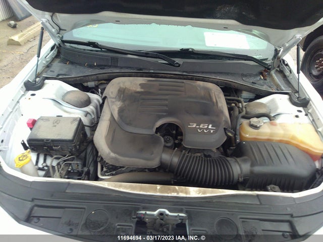 2C3CCARG3EH305963 Chrysler 300