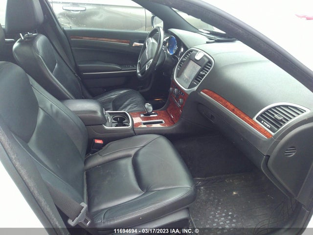 2C3CCARG3EH305963 Chrysler 300