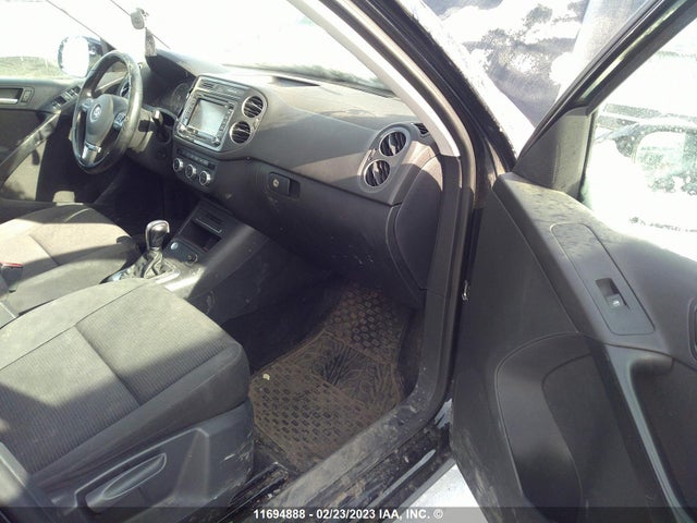 WVGJV7AX9FW114851 Volkswagen Tiguan S/se/sel/r-line