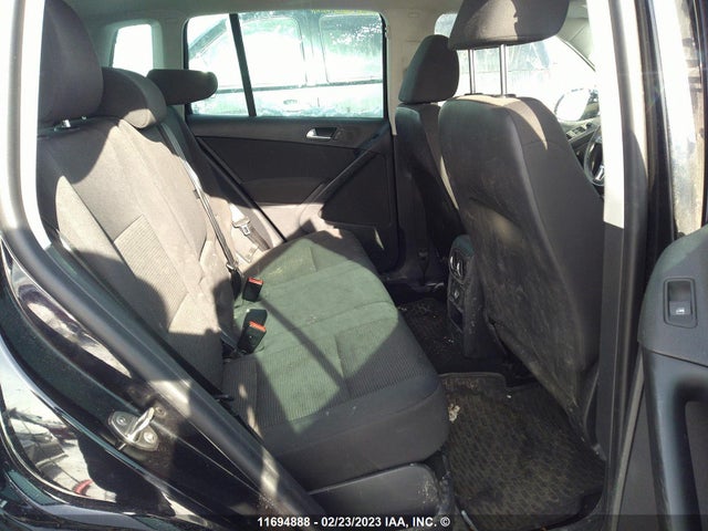 WVGJV7AX9FW114851 Volkswagen Tiguan S/se/sel/r-line
