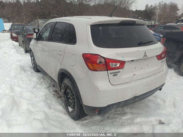 JA4AJ3AU1GZ612275 Mitsubishi RVR SE