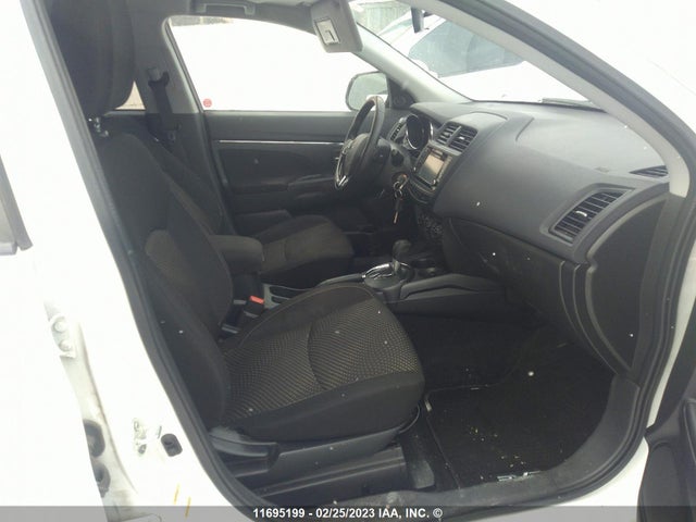 JA4AJ3AU1GZ612275 Mitsubishi RVR SE