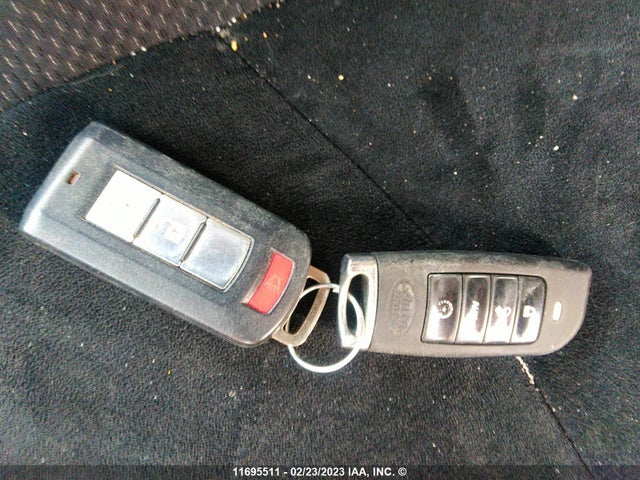 JA4JT3AX7DU602640 Mitsubishi Outlander Se