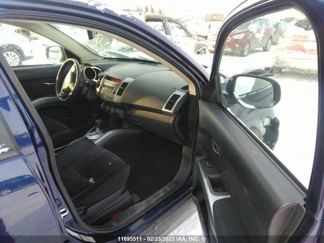 JA4JT3AX7DU602640 Mitsubishi Outlander Se