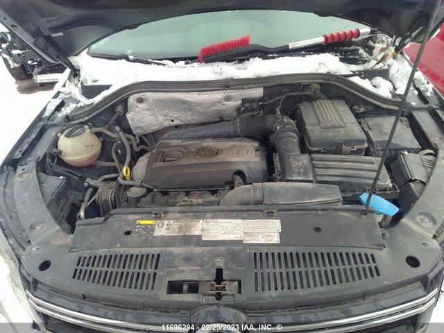 WVGJV7AX7FW563946 Volkswagen Tiguan S/se/sel/r-line